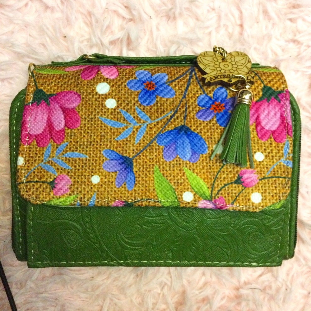 Artisanal crossbody bag